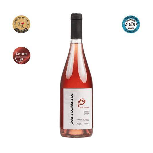 Maria Maria Syrah Rosé Juliana 2024 Vinteria Adega Belo Horizonte Exuberante Syrah rosé elaborado pela Maria Maria em Boa Esperança, Minas Gerais. Vinho rosé mineiro brasileiro em nossa loja e delivery para BH e Nova Lima