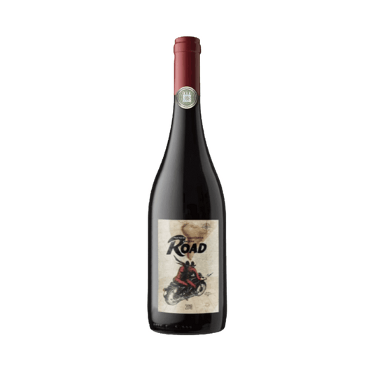 On the Road Pinot Noir Elegante Pinot Noir elaborado pela Tikal na Patagônia Argentina. Vinho tinto argentino em nossa loja e delivery para Belo Horizonte BH, Nova Lima e Pampulha.